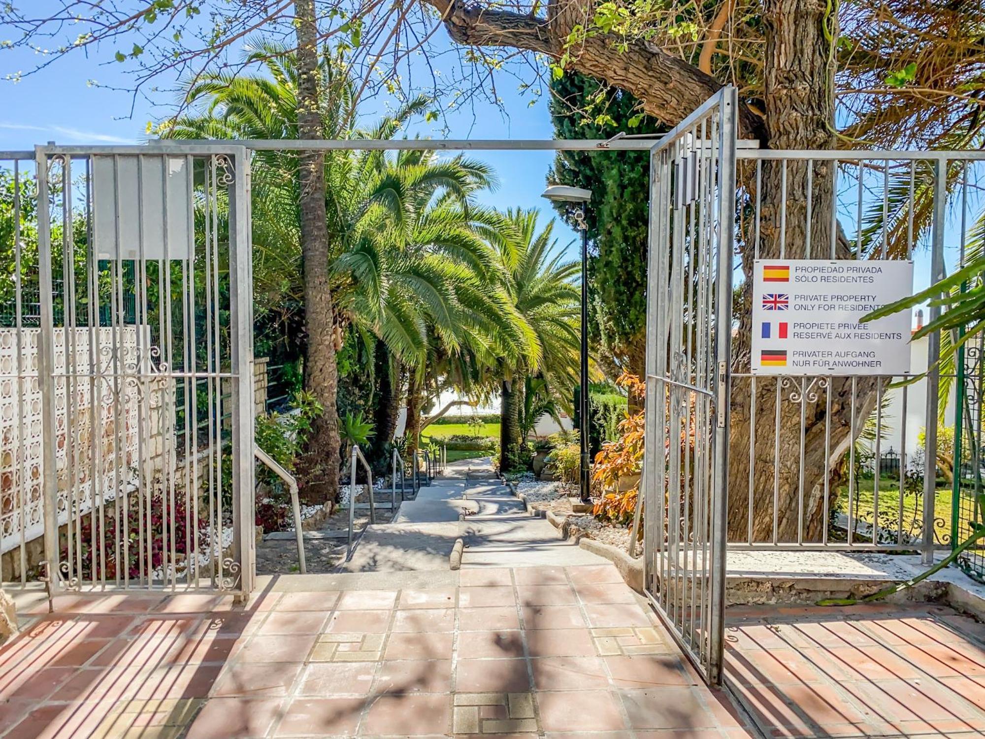 Apartamento Roca Chica - Parking - Frente Playa - Terraza - Wifi - Bajondillo y Carihuela Torremolinos Exterior foto